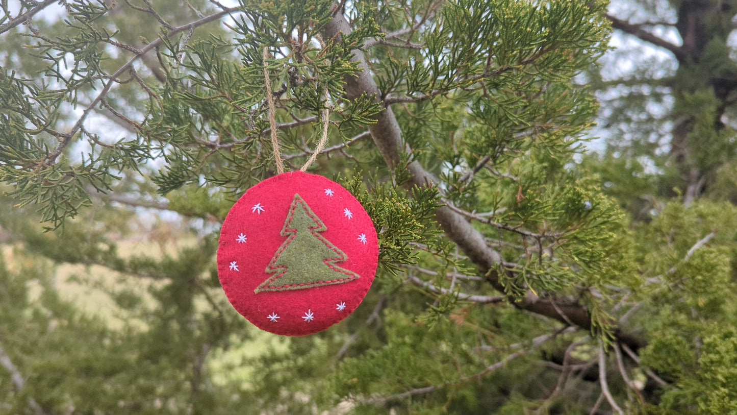 Felt DIY Christmas ornament PDF pattern template | pattern with video tutorial