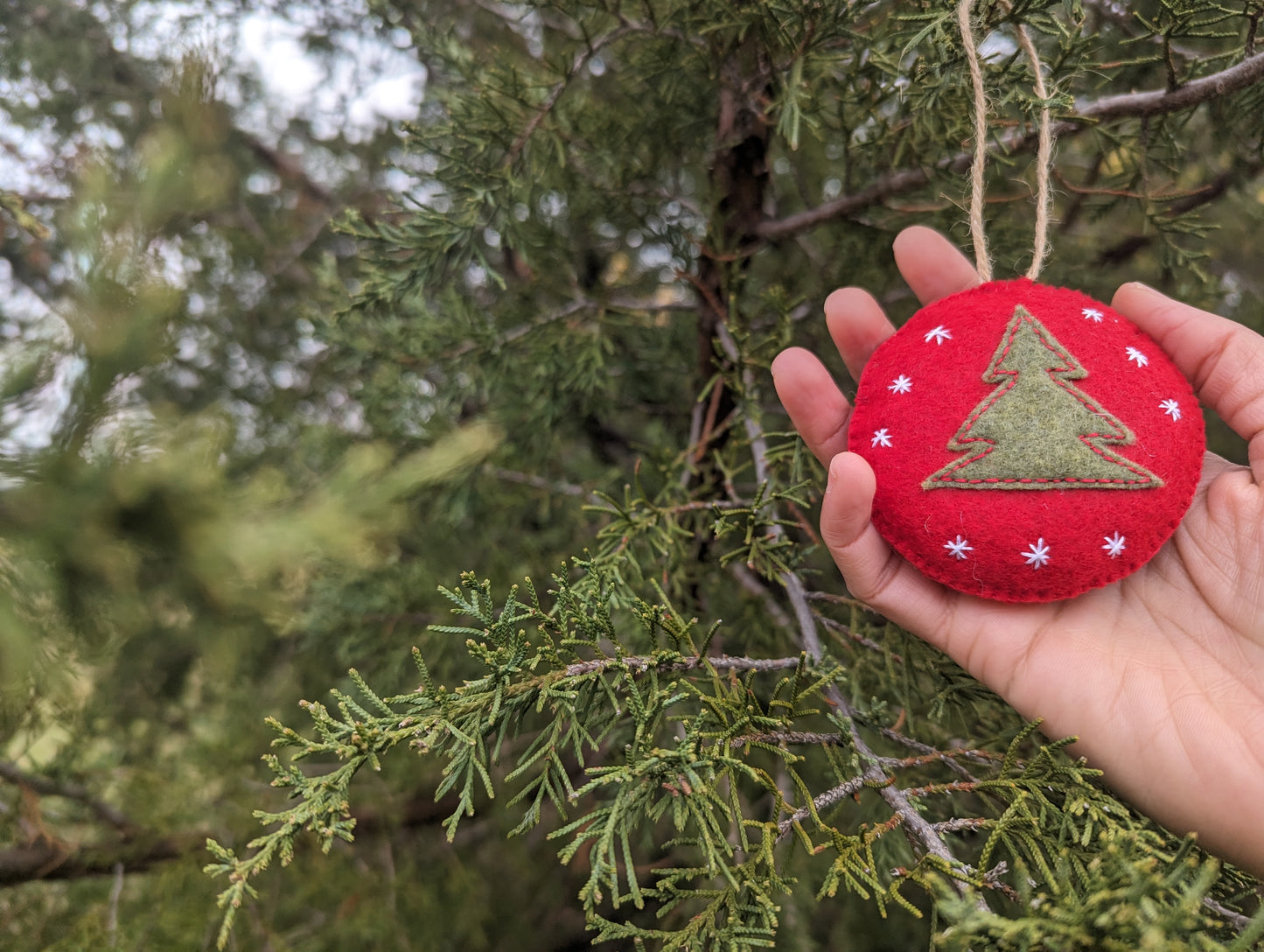 Felt DIY Christmas ornament PDF pattern template | pattern with video tutorial